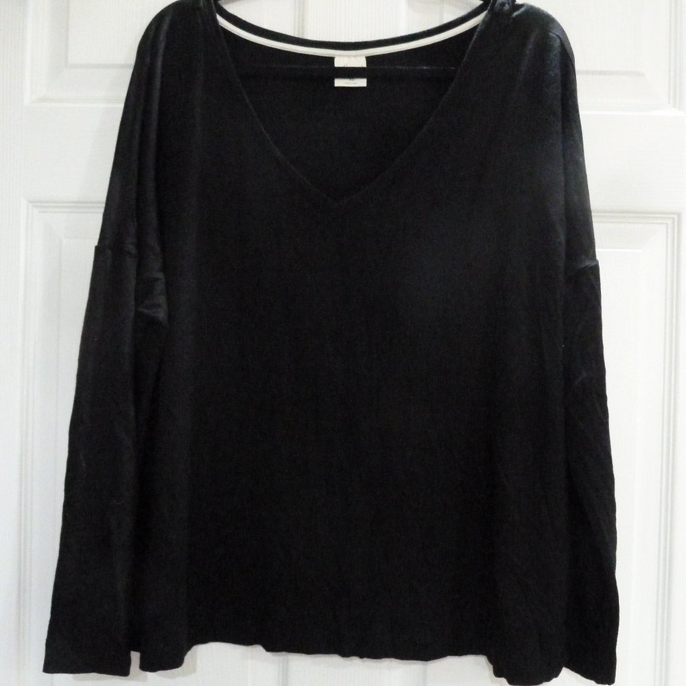 Soma Black V-neck Top XL
